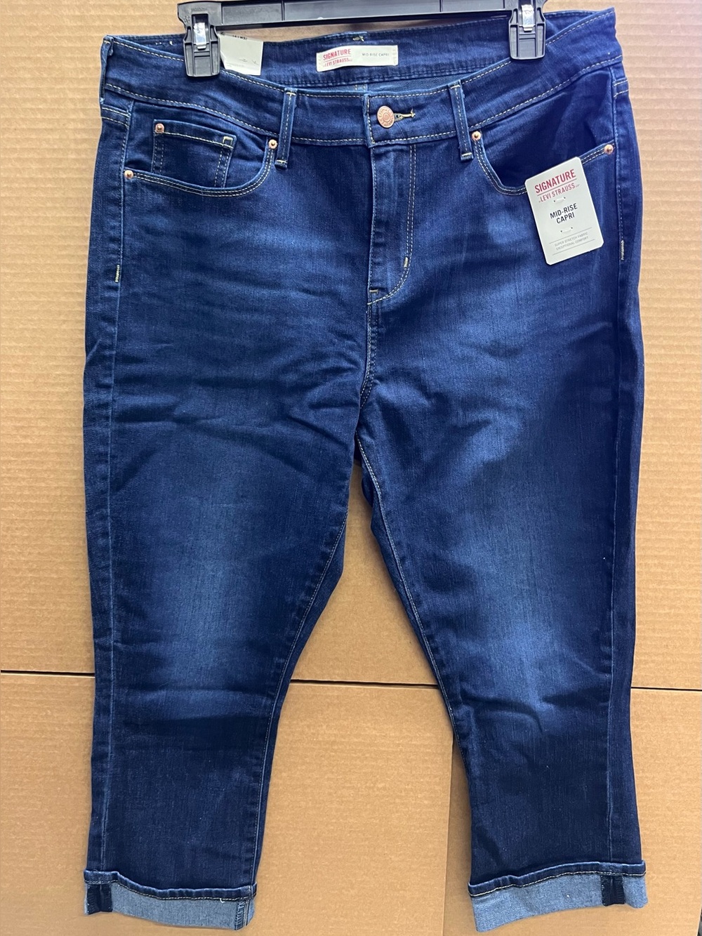 Signature by Levi Strauss Dark Blue Cropped Capri Jeans